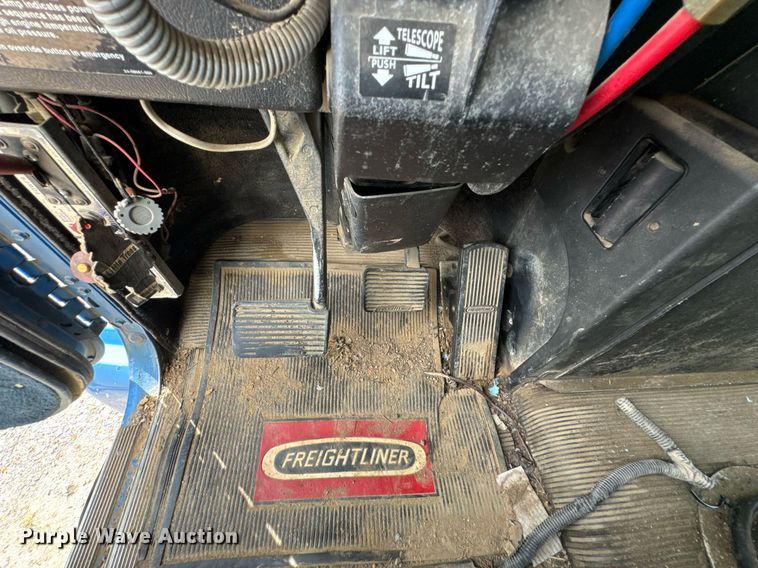 image for item DU9232 1998 Freightliner Conventional fuel truck