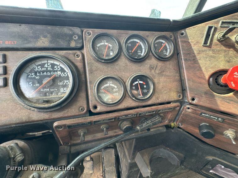 image for item DU9232 1998 Freightliner Conventional fuel truck