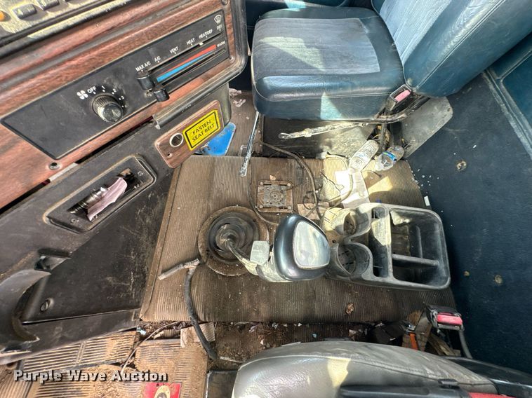 image for item DU9232 1998 Freightliner Conventional fuel truck