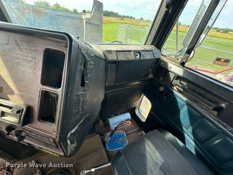 image for item DU9232 1998 Freightliner Conventional fuel truck