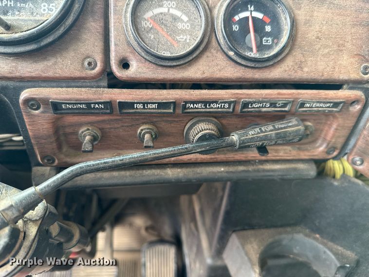 image for item DU9232 1998 Freightliner Conventional fuel truck