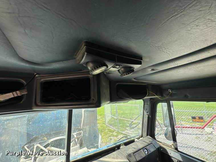 image for item DU9232 1998 Freightliner Conventional fuel truck