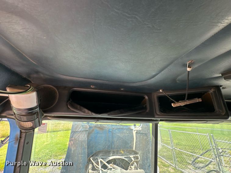 image for item DU9232 1998 Freightliner Conventional fuel truck