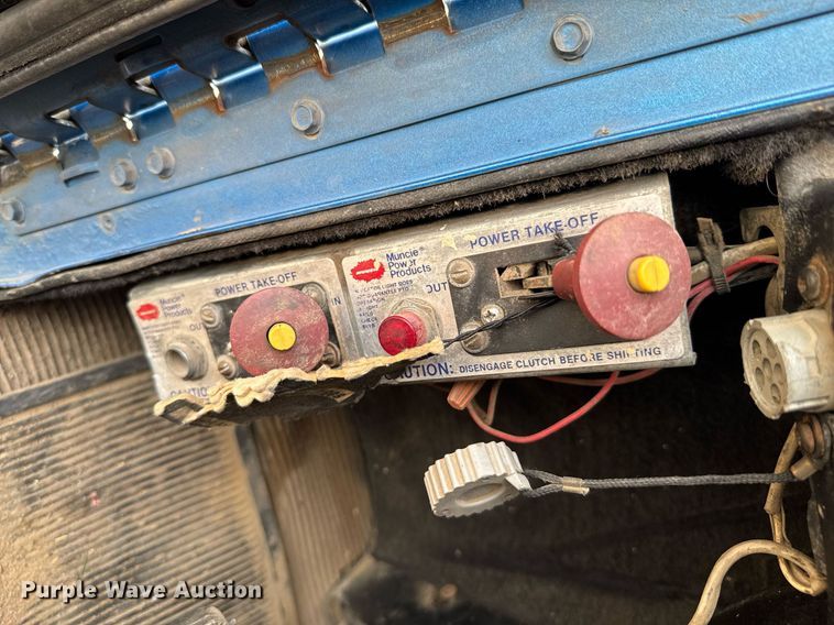 image for item DU9232 1998 Freightliner Conventional fuel truck