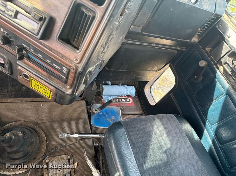 image for item DU9232 1998 Freightliner Conventional fuel truck