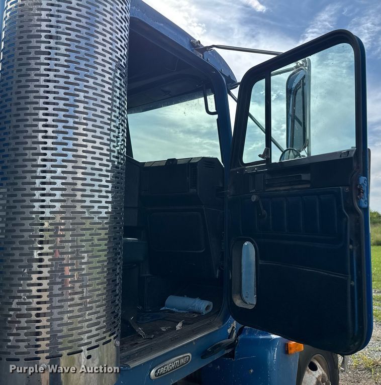 image for item DU9232 1998 Freightliner Conventional fuel truck