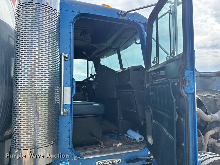 image for item DU9232 1998 Freightliner Conventional fuel truck