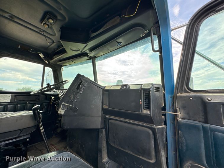 image for item DU9232 1998 Freightliner Conventional fuel truck