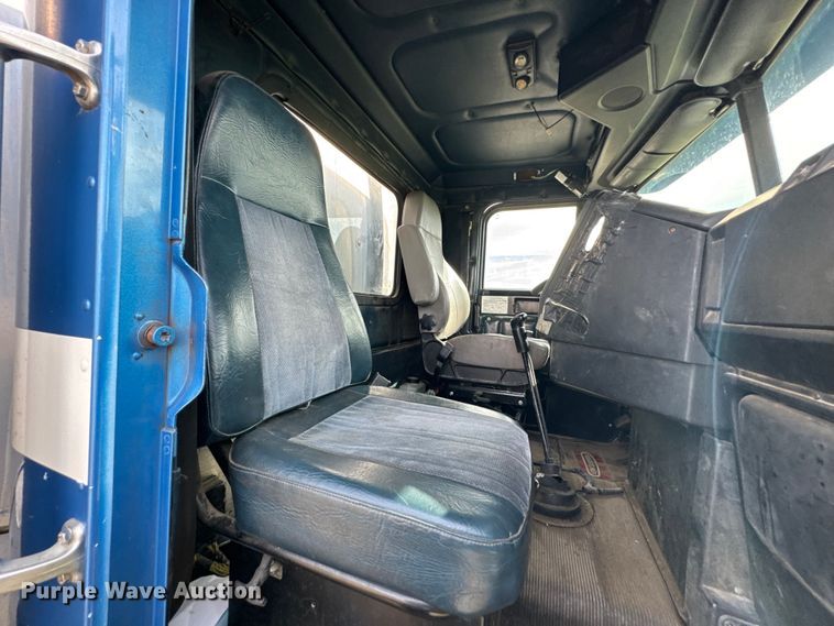 image for item DU9232 1998 Freightliner Conventional fuel truck