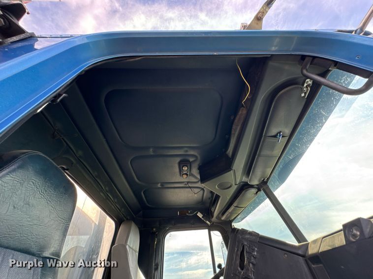 image for item DU9232 1998 Freightliner Conventional fuel truck