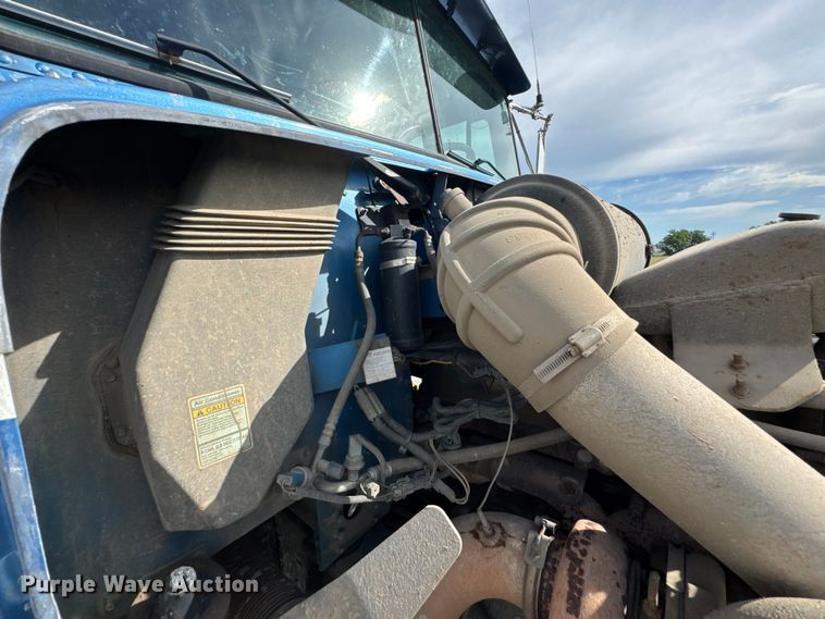 image for item DU9232 1998 Freightliner Conventional fuel truck