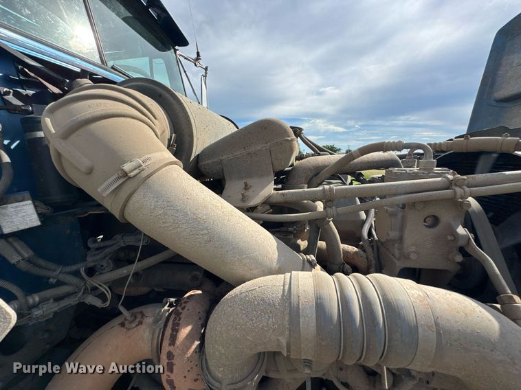 image for item DU9232 1998 Freightliner Conventional fuel truck