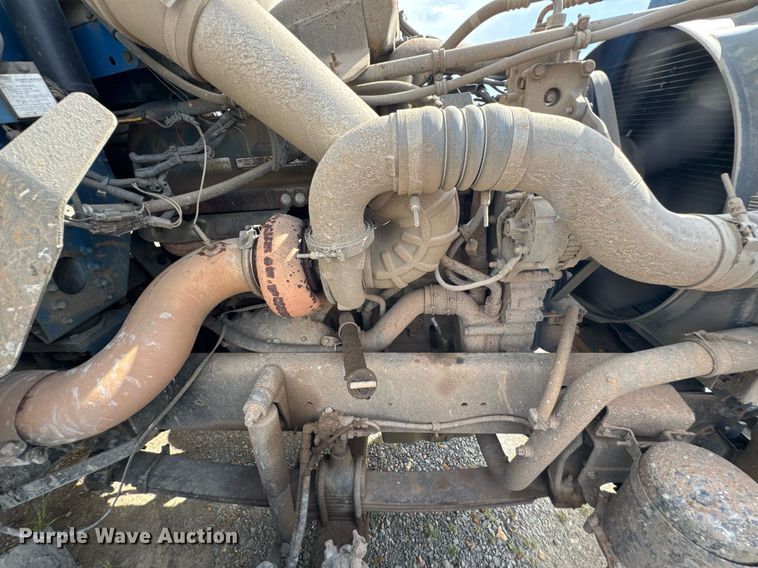 image for item DU9232 1998 Freightliner Conventional fuel truck