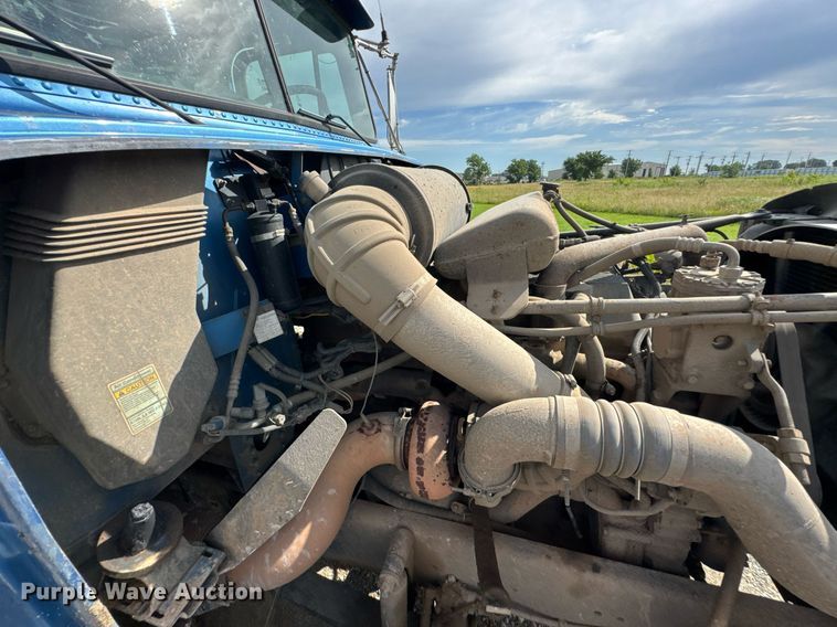 image for item DU9232 1998 Freightliner Conventional fuel truck