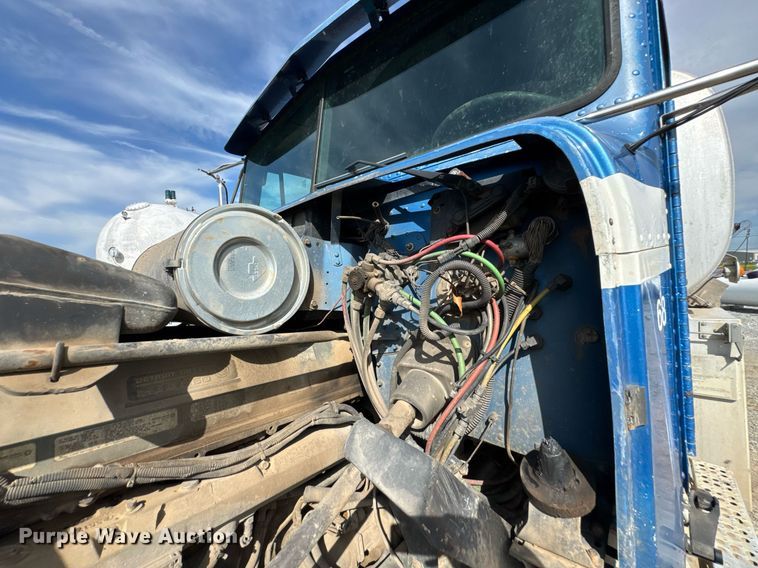 image for item DU9232 1998 Freightliner Conventional fuel truck