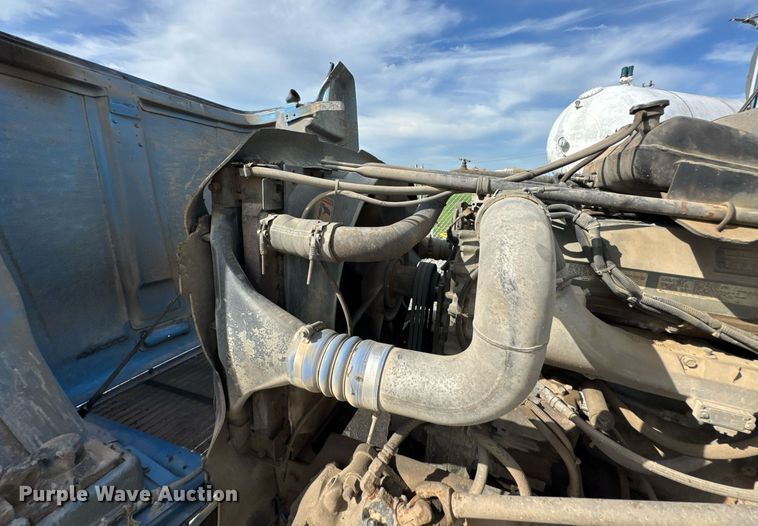 image for item DU9232 1998 Freightliner Conventional fuel truck