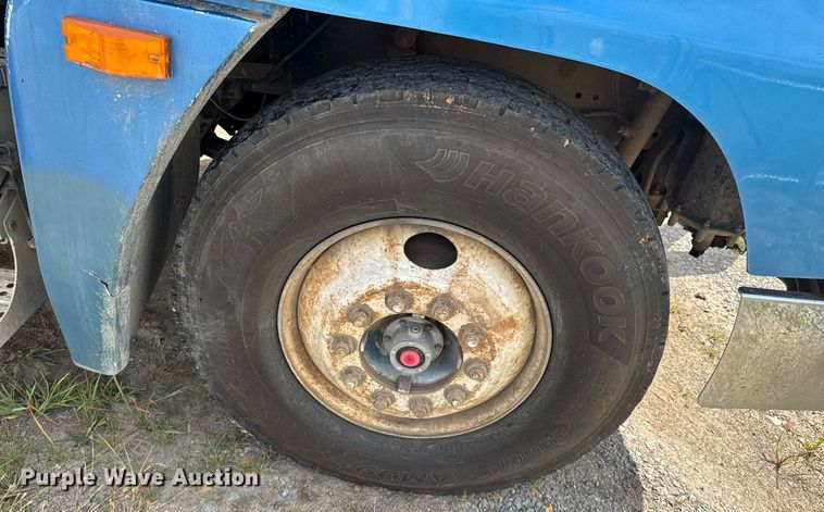 image for item DU9232 1998 Freightliner Conventional fuel truck