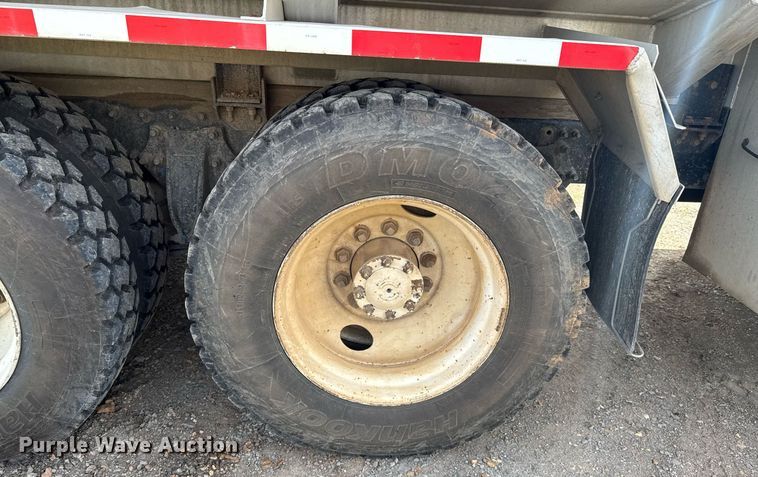 image for item DU9232 1998 Freightliner Conventional fuel truck