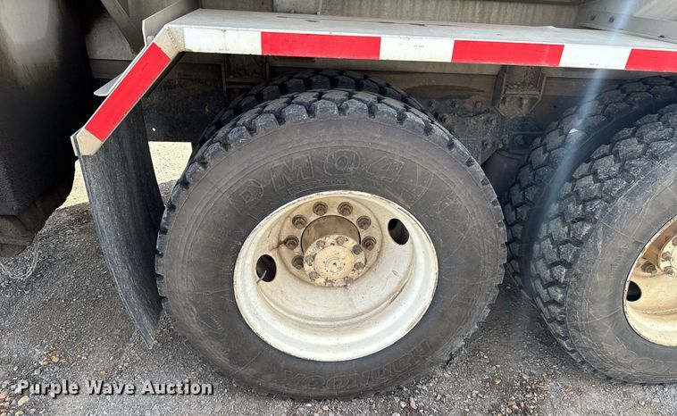 image for item DU9232 1998 Freightliner Conventional fuel truck