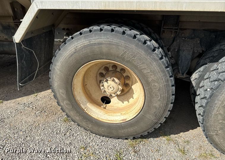 image for item DU9232 1998 Freightliner Conventional fuel truck