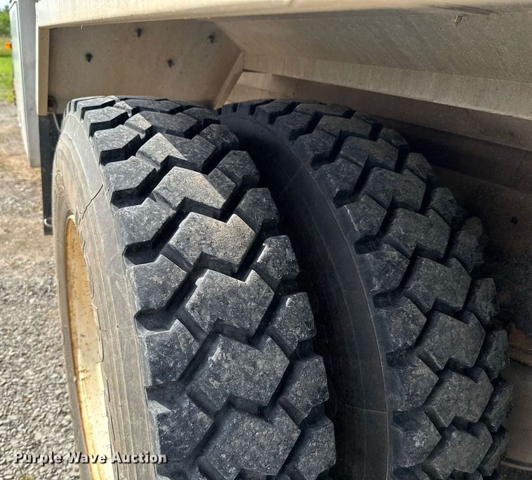 image for item DU9232 1998 Freightliner Conventional fuel truck