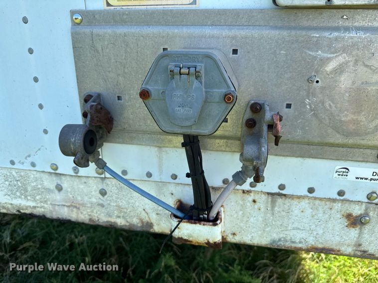 image for item DU9235 2000 Strick dry van trailer