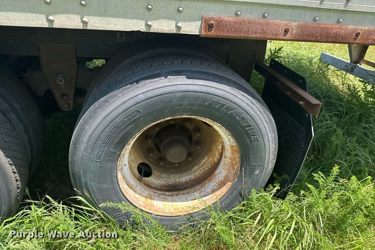 image for item DU9235 2000 Strick dry van trailer