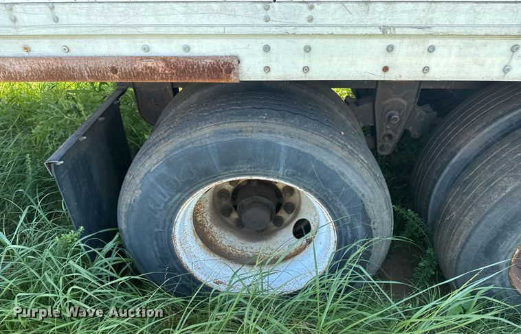 image for item DU9235 2000 Strick dry van trailer