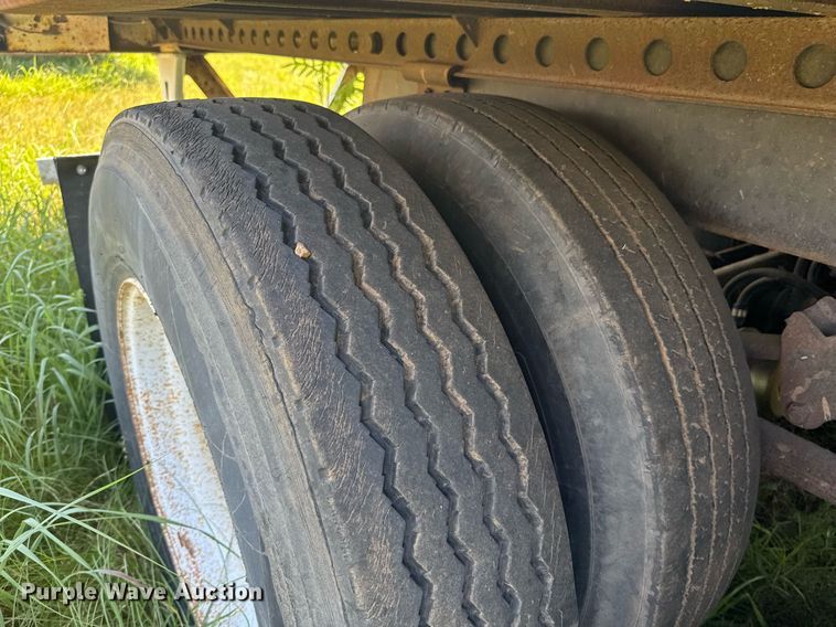 image for item DU9235 2000 Strick dry van trailer