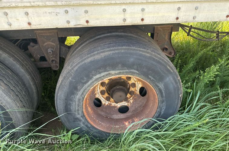 image for item DU9235 2000 Strick dry van trailer