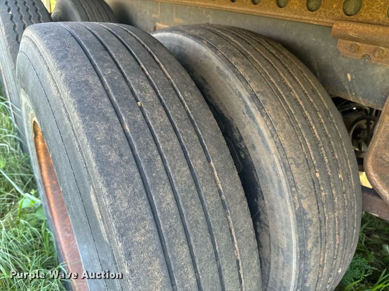 image for item DU9235 2000 Strick dry van trailer