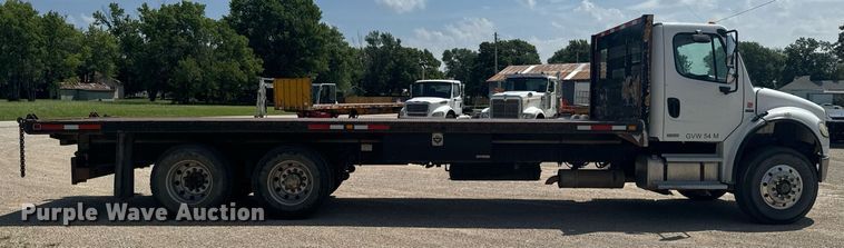 image for item DU9948 2004 Freightliner Business Class M2 flatbed truck