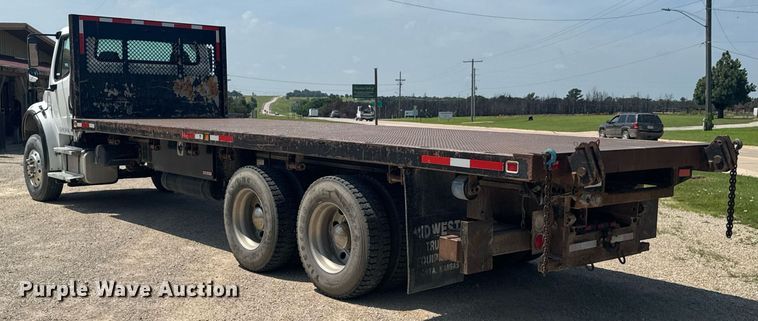 image for item DU9948 2004 Freightliner Business Class M2 flatbed truck