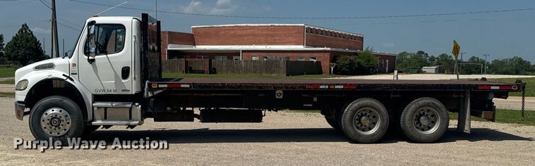 image for item DU9948 2004 Freightliner Business Class M2 flatbed truck