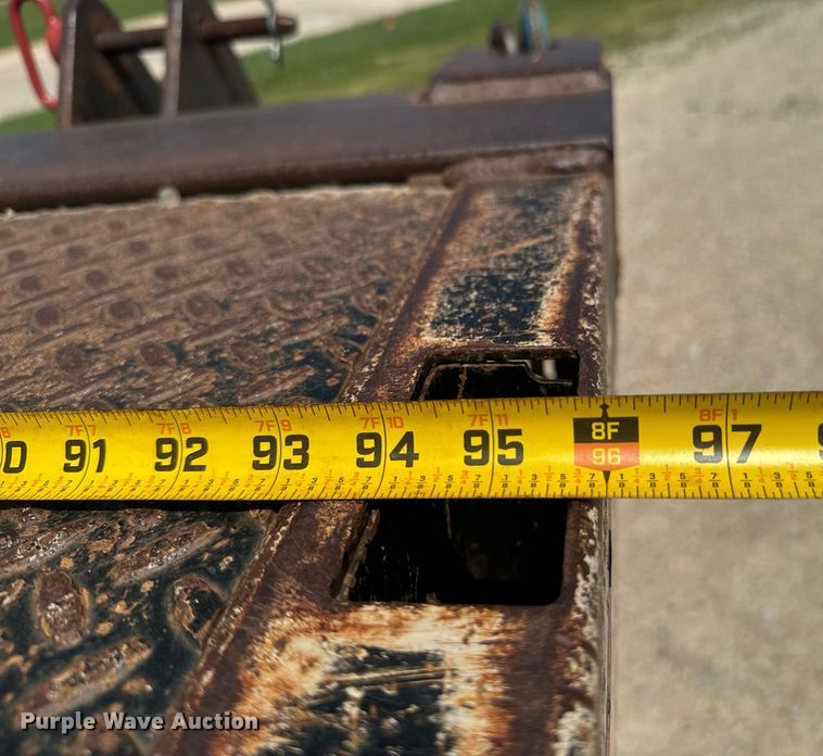 image for item DU9948 2004 Freightliner Business Class M2 flatbed truck