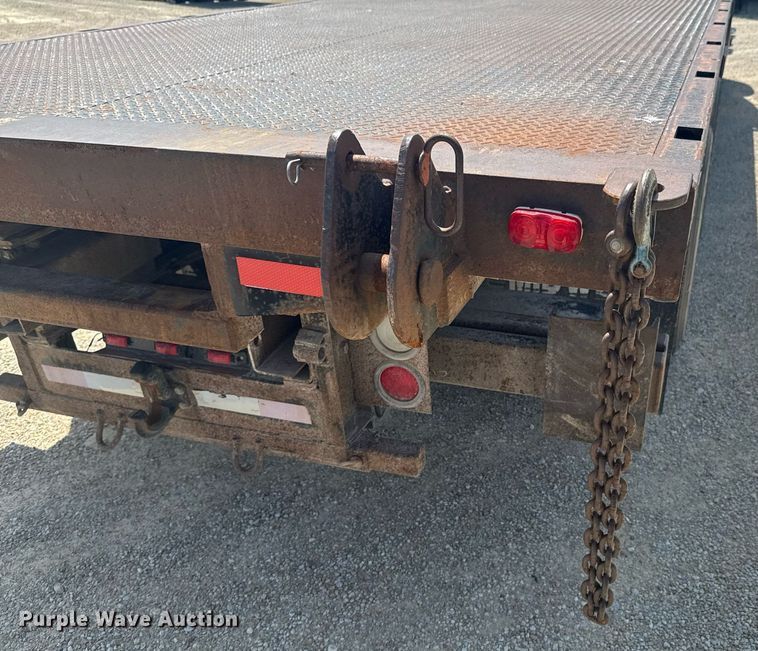 image for item DU9948 2004 Freightliner Business Class M2 flatbed truck