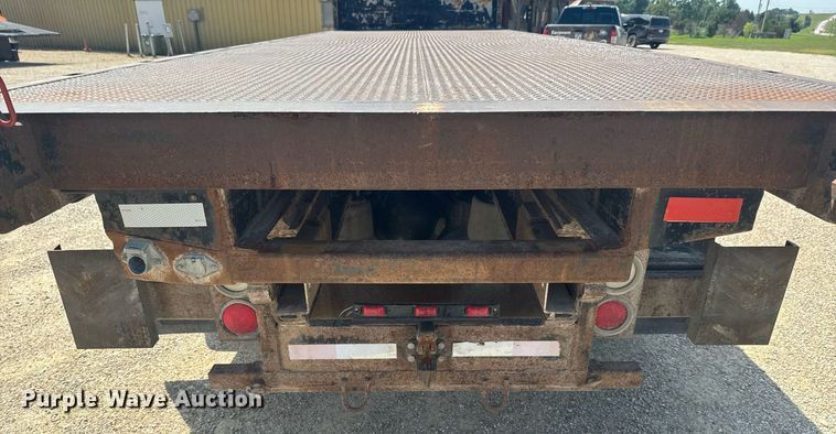 image for item DU9948 2004 Freightliner Business Class M2 flatbed truck