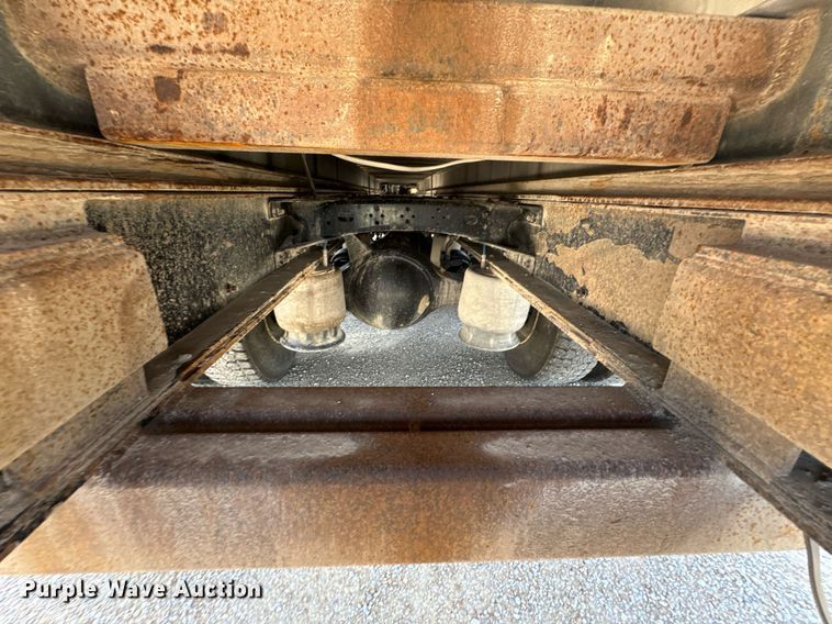 image for item DU9948 2004 Freightliner Business Class M2 flatbed truck