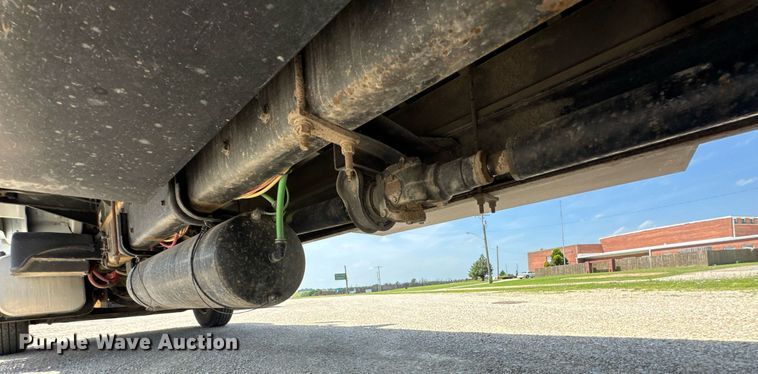 image for item DU9948 2004 Freightliner Business Class M2 flatbed truck