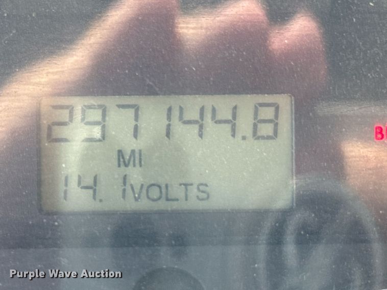 image for item DU9948 2004 Freightliner Business Class M2 flatbed truck