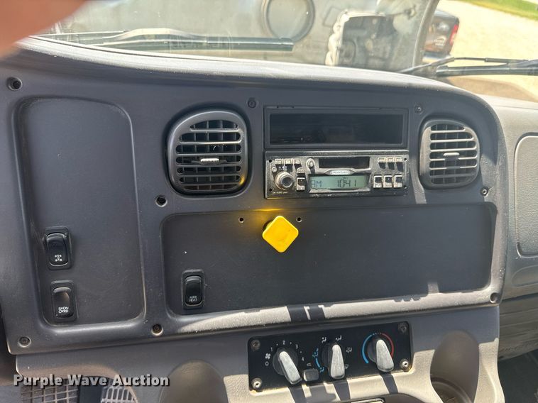 image for item DU9948 2004 Freightliner Business Class M2 flatbed truck