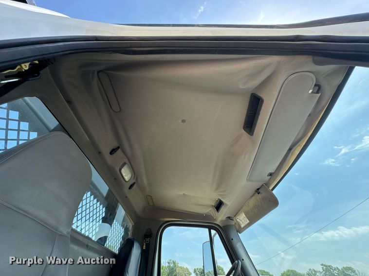 image for item DU9948 2004 Freightliner Business Class M2 flatbed truck