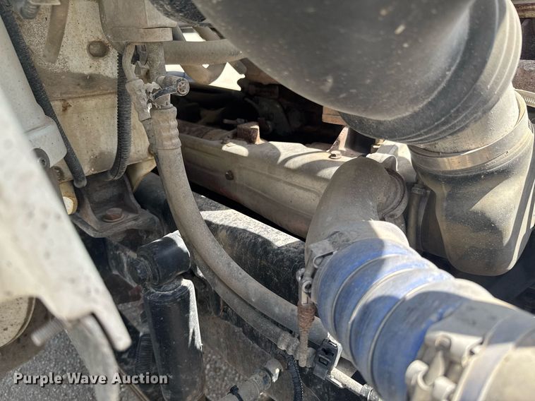 image for item DU9948 2004 Freightliner Business Class M2 flatbed truck