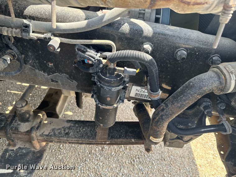 image for item DU9948 2004 Freightliner Business Class M2 flatbed truck