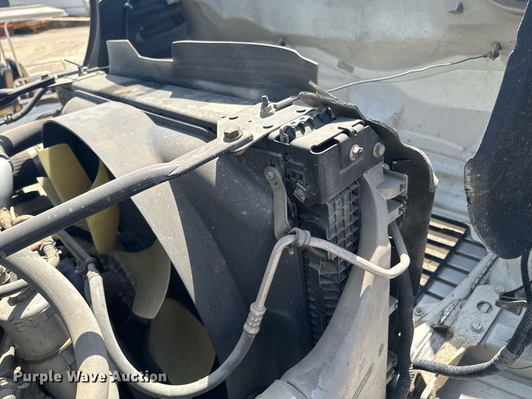 image for item DU9948 2004 Freightliner Business Class M2 flatbed truck