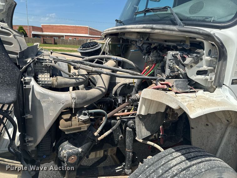 image for item DU9948 2004 Freightliner Business Class M2 flatbed truck