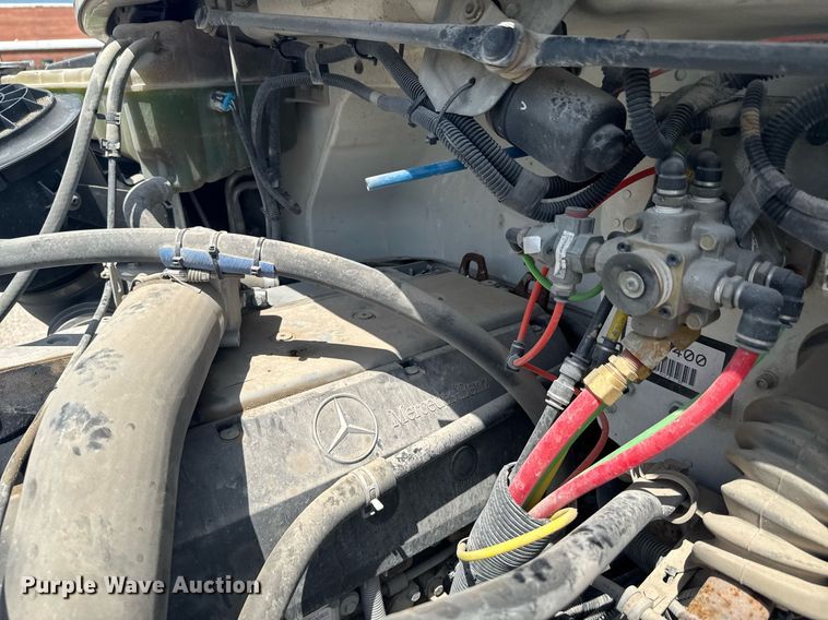 image for item DU9948 2004 Freightliner Business Class M2 flatbed truck