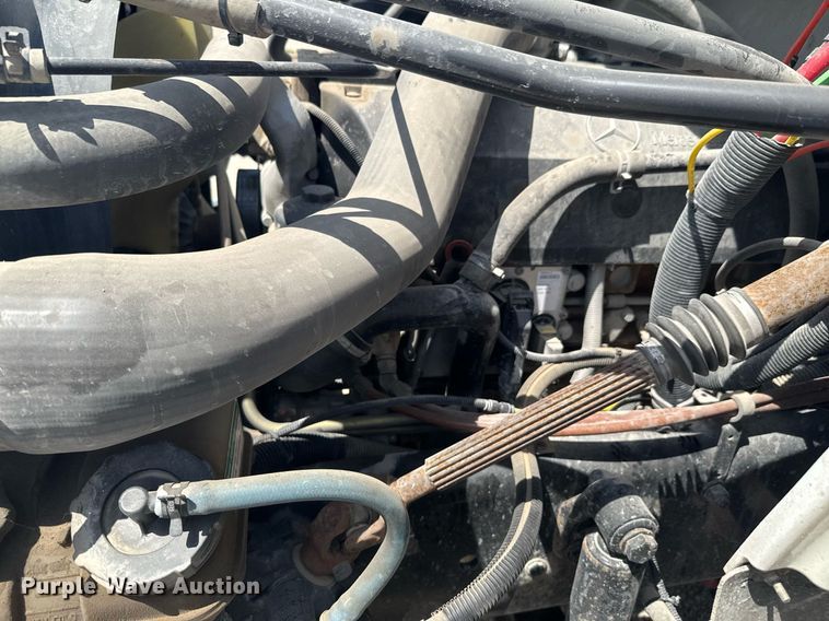 image for item DU9948 2004 Freightliner Business Class M2 flatbed truck