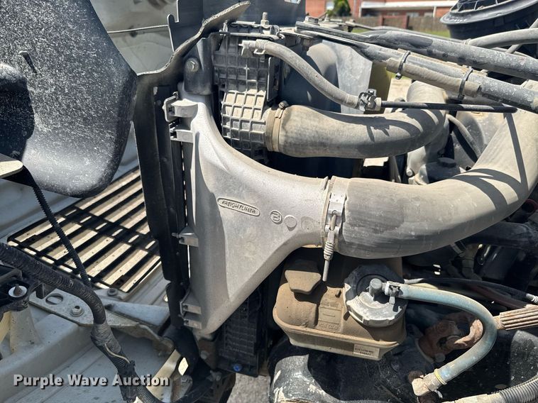 image for item DU9948 2004 Freightliner Business Class M2 flatbed truck