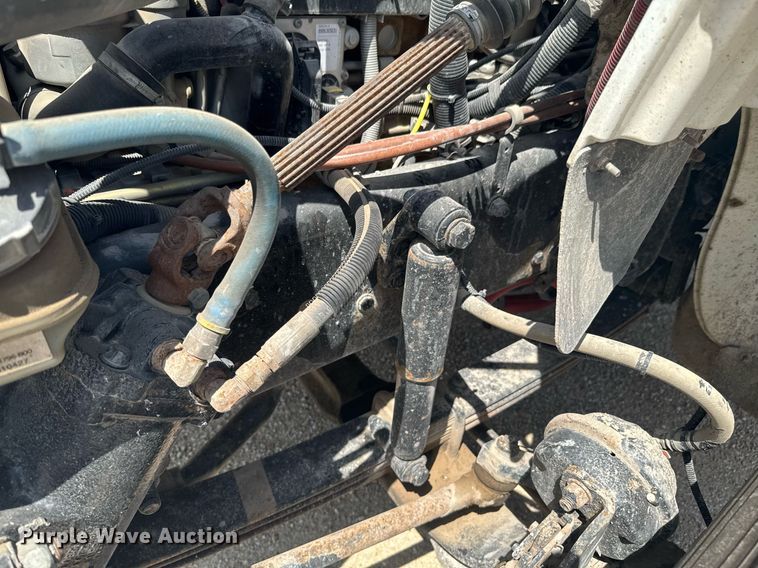 image for item DU9948 2004 Freightliner Business Class M2 flatbed truck